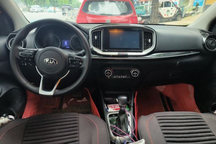 Used Kia kx1 Stonic 2019 1.4L Automatic Fun Edition China VI Center Console