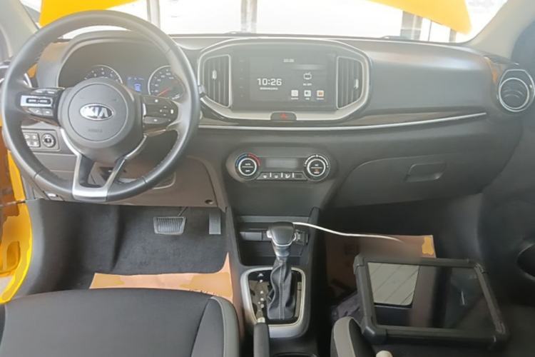 Used Kia kx1 Stonic 2019 1.4L Automatic Sport Edition China VI Center Console