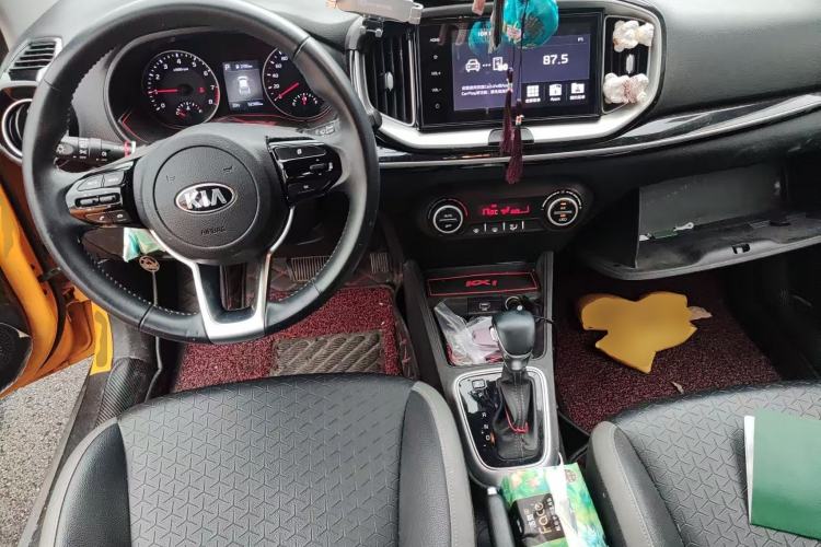 Used Kia kx1 Stonic 2019 1.4L Automatic Sport Edition China VI Center Console