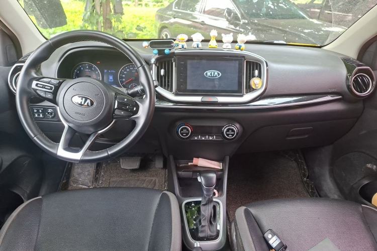 Used Kia kx1 Stonic 2019 1.4L Automatic Sport Edition China VI Center Console
