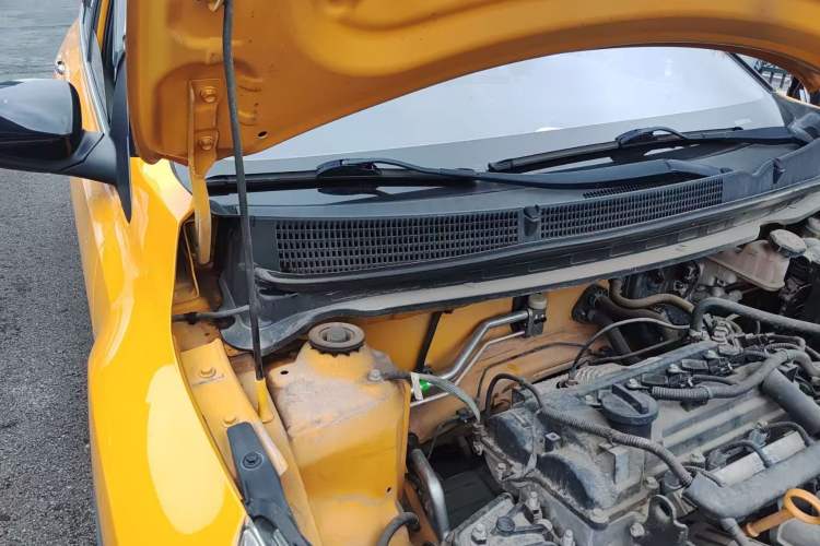 Used Kia kx1 Stonic 2019 1.4L Automatic Sport Edition China VI Engine Bay Right