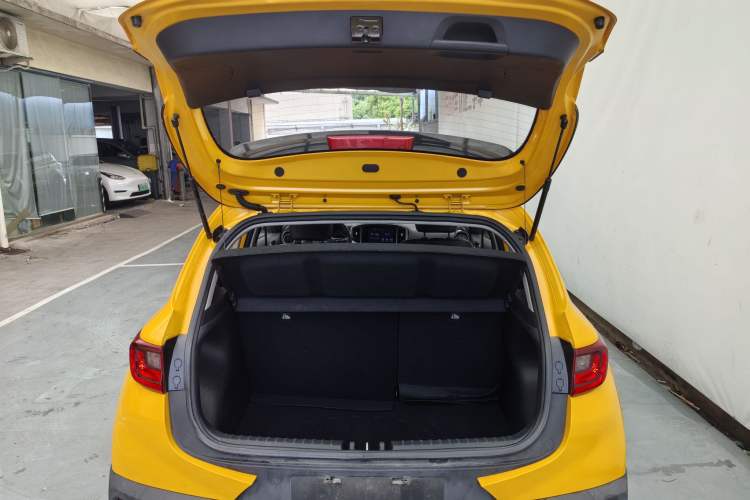 Used Kia kx1 Stonic 2019 1.4L Automatic Sport Edition China VI Exterior 11