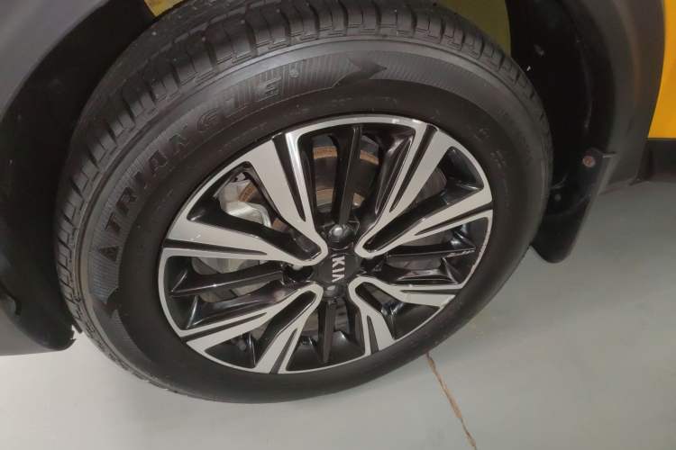 Used Kia kx1 Stonic 2019 1.4L Automatic Sport Edition China VI Exterior 4