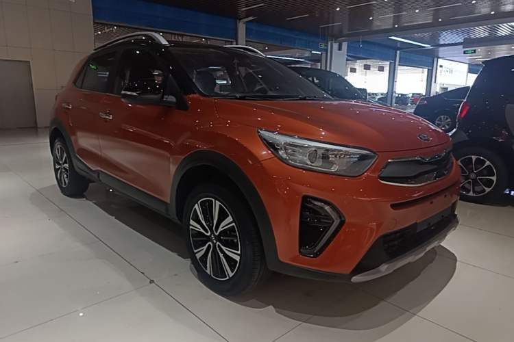 Used Kia kx1 Stonic 2019 1.4L Automatic Sport Edition China VI Front Right 45 Deg