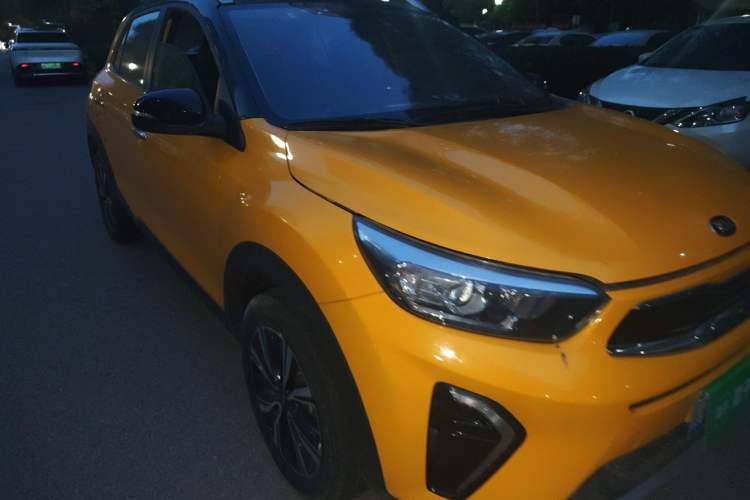 Used Kia kx1 Stonic 2019 1.4L Automatic Fun Edition China V Standard Front Right 45 Deg