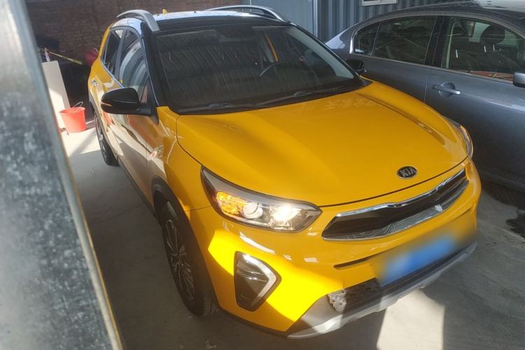 Used Kia kx1 Stonic 2019 1.4L Automatic Sport Edition China VI Front Right 45 Deg