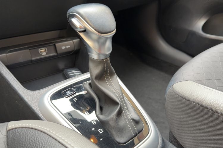 Used Kia kx1 Stonic 2019 1.4L Automatic Sport Edition China VI Gear Lever