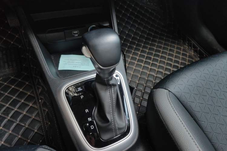 Used Kia kx1 Stonic 2019 1.4L Automatic Sport Edition China VI Gear Lever