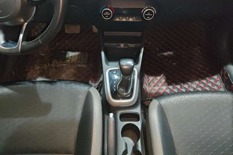 Used Kia kx1 Stonic 2019 1.4L Automatic Fun Edition China V Standard Gear Lever