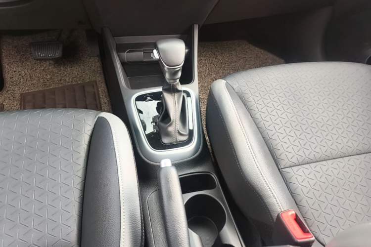 Used Kia kx1 Stonic 2019 1.4L Automatic Sport Edition China VI Gear Lever