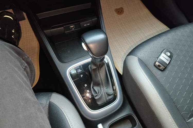 Used Kia kx1 Stonic 2019 1.4L Automatic Fun Edition China V Standard Gear Lever