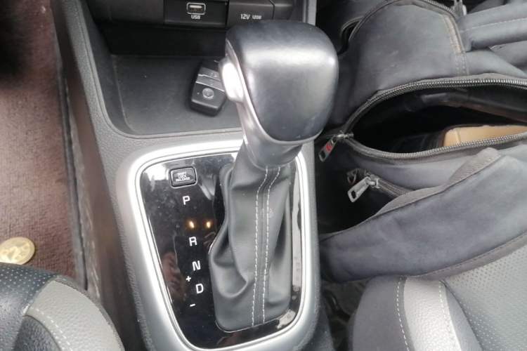 Used Kia kx1 Stonic 2019 1.4L Automatic Sport Edition China VI Gear Lever