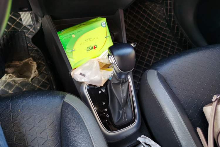 Used Kia kx1 Stonic 2019 1.4L Automatic Fun Edition China V Standard Gear Lever