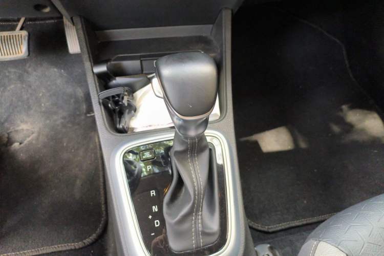 Used Kia kx1 Stonic 2019 1.4L Automatic Fun Edition China V Standard Gear Lever