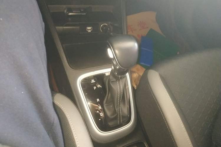 Used Kia kx1 Stonic 2019 1.4L Automatic Sport Edition China VI Gear Lever