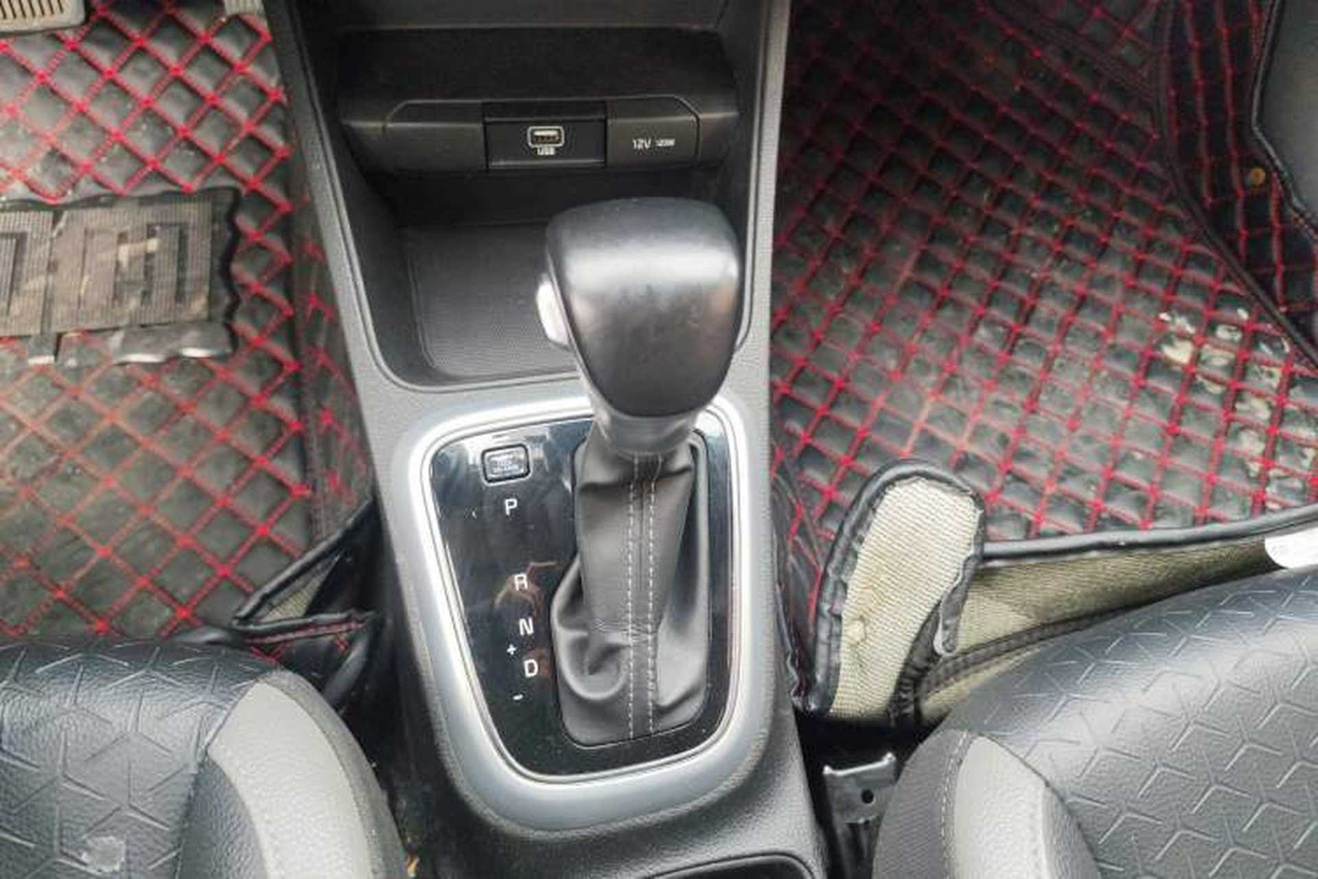Used Kia kx1 Stonic 2019 1.4L Automatic Fun Edition China V Standard Gear Lever