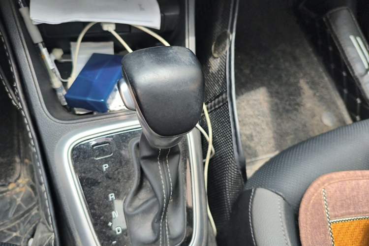 Used Kia kx1 Stonic 2019 1.4L Automatic Fun Edition China VI Gear Lever
