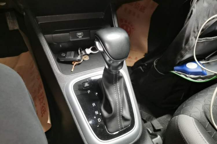 Used Kia kx1 Stonic 2019 1.4L Automatic Fun Edition China VI Gear Lever