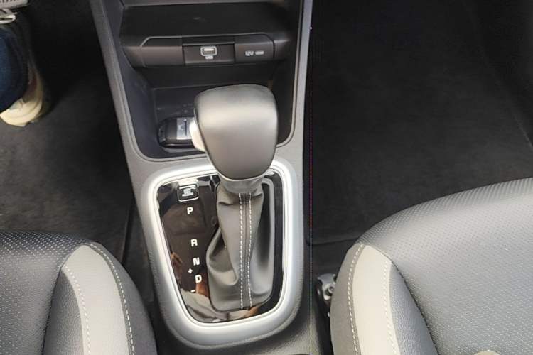 Used Kia kx1 Stonic 2019 1.4L Automatic Fun Edition China VI Gear Lever