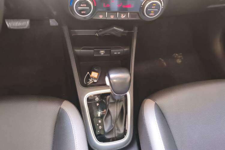 Used Kia kx1 Stonic 2019 1.4L Automatic Sport Edition China VI Gear Lever