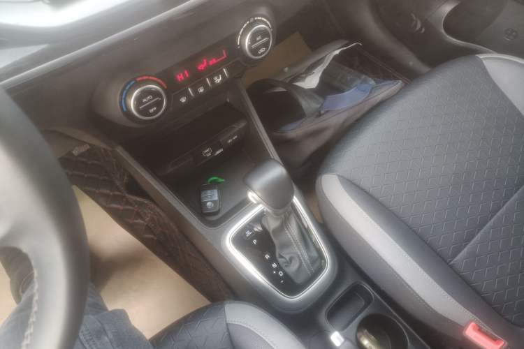Used Kia kx1 Stonic 2019 1.4L Automatic Fun Edition China VI Gear Lever