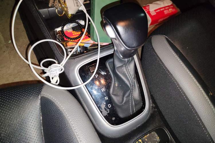 Used Kia kx1 Stonic 2019 1.4L Automatic Sport Edition China VI Gear Lever