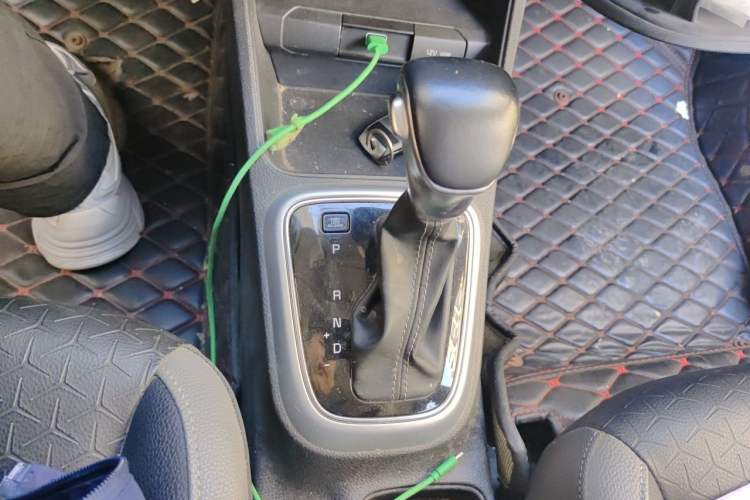 Used Kia kx1 Stonic 2019 1.4L Automatic Fun Edition China V Standard Gear Lever