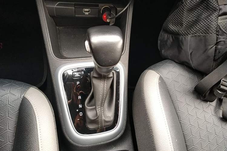 Used Kia kx1 Stonic 2019 1.4L Automatic Fun Edition China VI Gear Lever