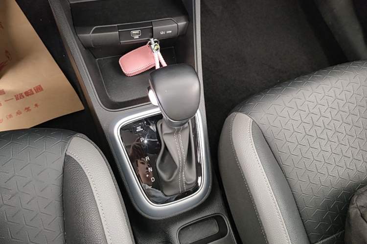 Used Kia kx1 Stonic 2019 1.4L Automatic Sport Edition China VI Gear Lever