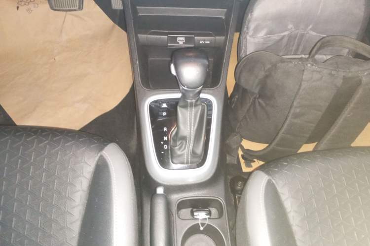 Used Kia kx1 Stonic 2019 1.4L Automatic Fun Edition China VI Gear Lever