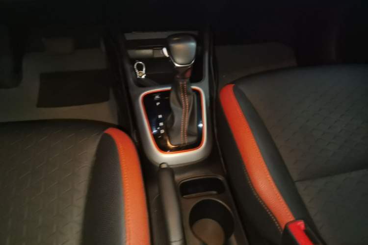 Used Kia kx1 Stonic 2019 1.4L Automatic Fun Edition China V Standard Gear Lever