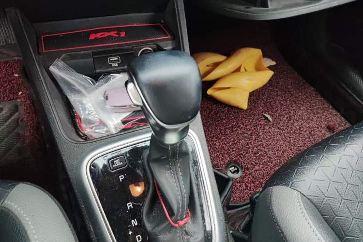 Used Kia kx1 Stonic 2019 1.4L Automatic Sport Edition China VI Gear Lever