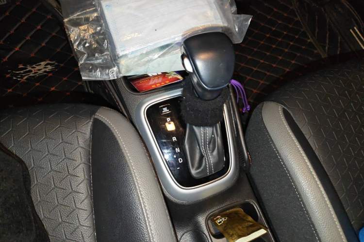 Used Kia kx1 Stonic 2019 1.4L Automatic Fun Edition China V Standard Gear Lever