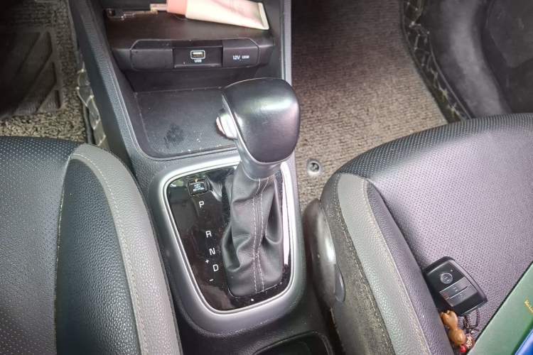 Used Kia kx1 Stonic 2019 1.4L Automatic Sport Edition China VI Gear Lever
