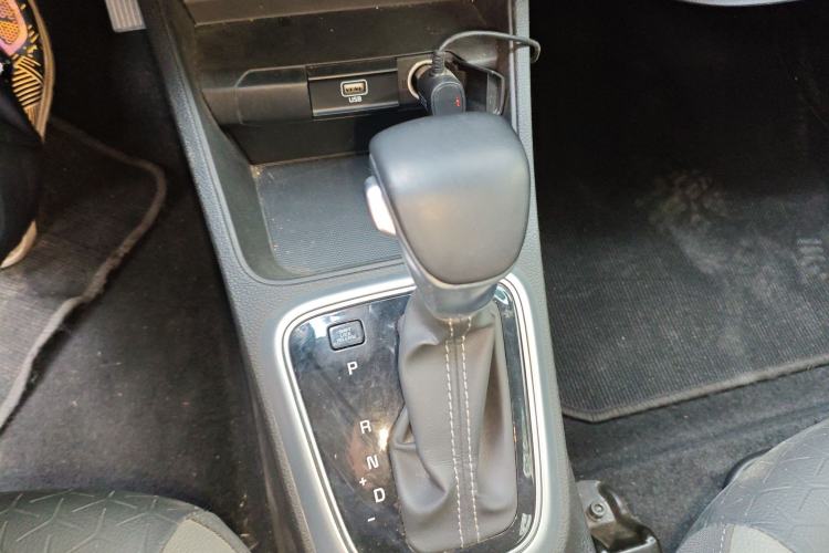 Used Kia kx1 Stonic 2019 1.4L Automatic Fun Edition China V Standard Gear Lever