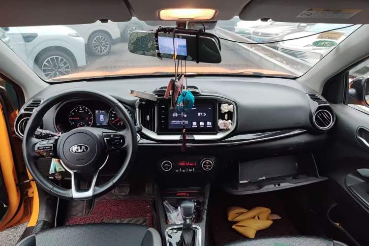 Used Kia kx1 Stonic 2019 1.4L Automatic Sport Edition China VI Headliner