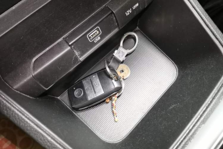 Used Kia kx1 Stonic 2019 1.4L Automatic Fun Edition China VI Interior 1