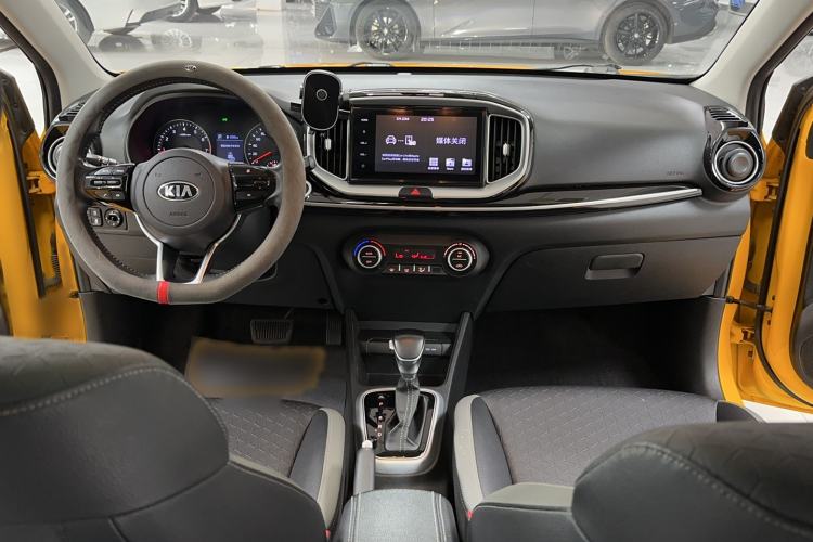 Used Kia kx1 Stonic 2019 1.4L Automatic Sport Edition China VI Interior 11