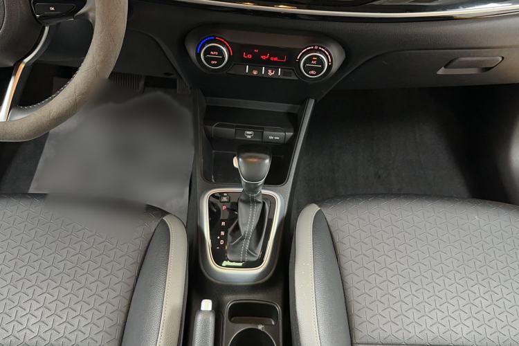 Used Kia kx1 Stonic 2019 1.4L Automatic Sport Edition China VI Interior 14