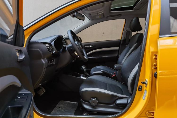Used Kia kx1 Stonic 2019 1.4L Automatic Sport Edition China VI Interior 3