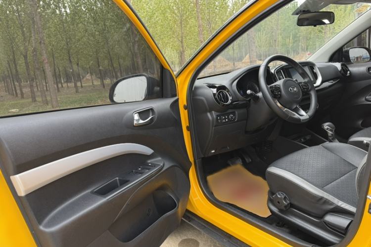 Used Kia kx1 Stonic 2019 1.4L Automatic Fun Edition China V Standard Interior 3