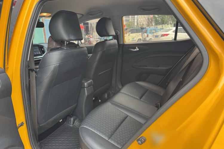Used Kia kx1 Stonic 2019 1.4L Automatic Fun Edition China V Standard Interior 3