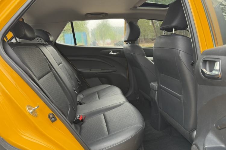 Used Kia kx1 Stonic 2019 1.4L Automatic Fun Edition China V Standard Interior 4