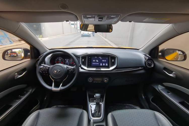 Used Kia kx1 Stonic 2019 1.4L Automatic Sport Edition China VI Interior 5