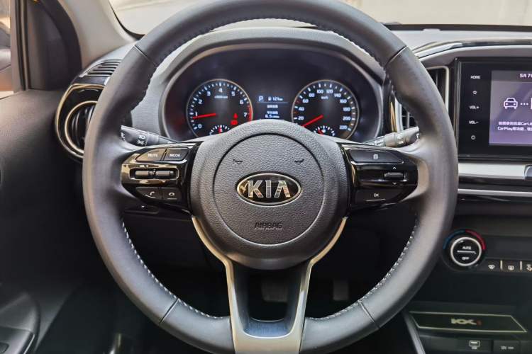 Used Kia kx1 Stonic 2019 1.4L Automatic Sport Edition China VI Interior 6