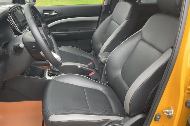 Used Kia kx1 Stonic 2019 1.4L Automatic Sport Edition China VI Left Front Seat