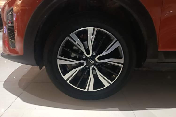 Used Kia kx1 Stonic 2019 1.4L Automatic Sport Edition China VI Left Front Wheel Hub