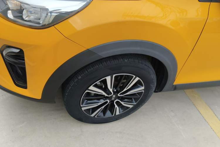 Used Kia kx1 Stonic 2019 1.4L Automatic Sport Edition China VI Left Front Wheel Hub