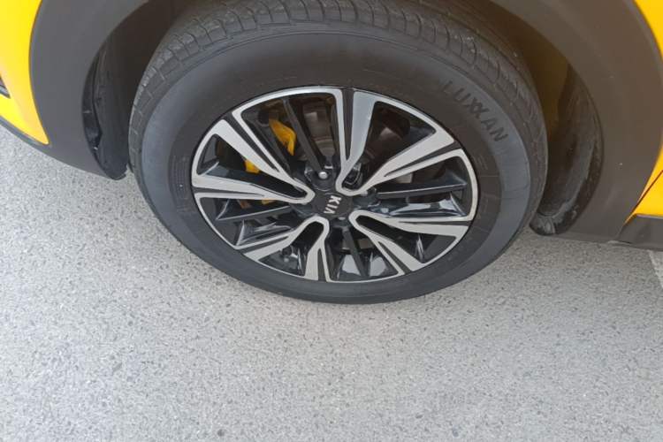 Used Kia kx1 Stonic 2019 1.4L Automatic Sport Edition China VI Left Front Wheel Hub