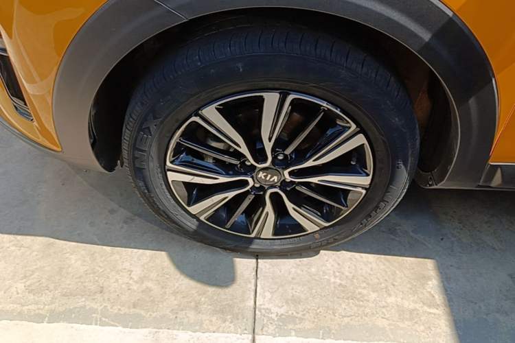 Used Kia kx1 Stonic 2019 1.4L Automatic Sport Edition China VI Left Front Wheel Hub